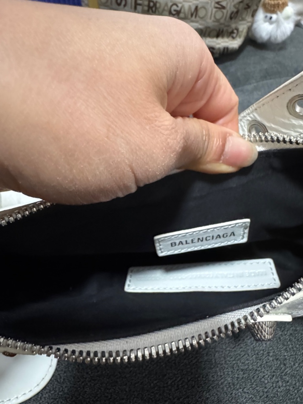 Balenciaga White Leather Stud-Accent Shoulder Bag - Picture 4 of 10